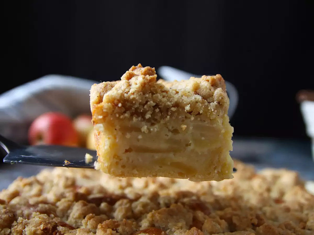 Yumuşacık elmalı kek ve çıtır streusel - fotoğraf 3