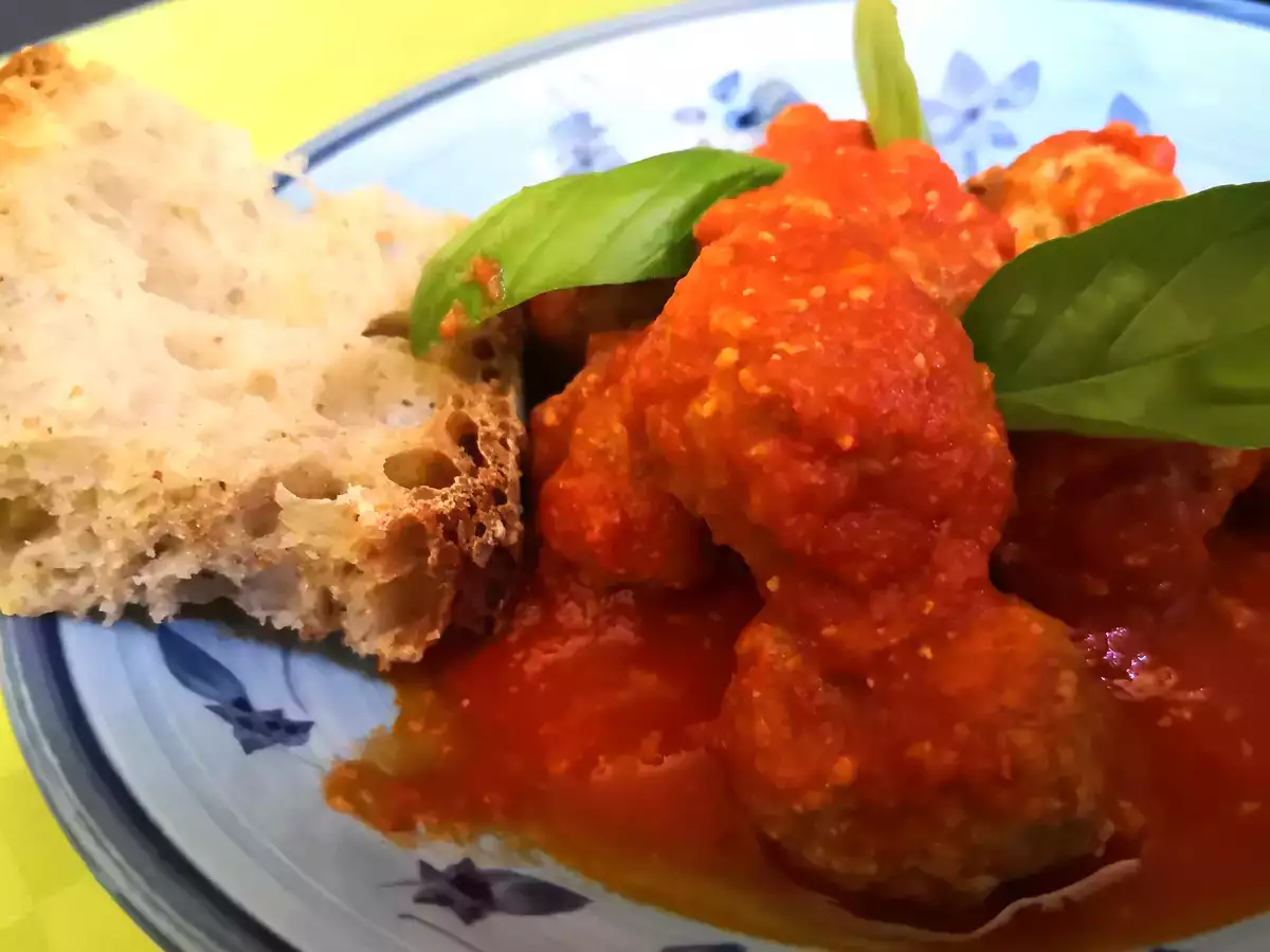 Yumuşak ve lezzetli soslu köfte - fotoğraf 4