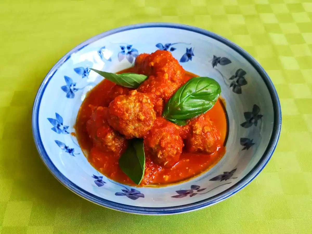 Yumuşak ve lezzetli soslu köfte - fotoğraf 5