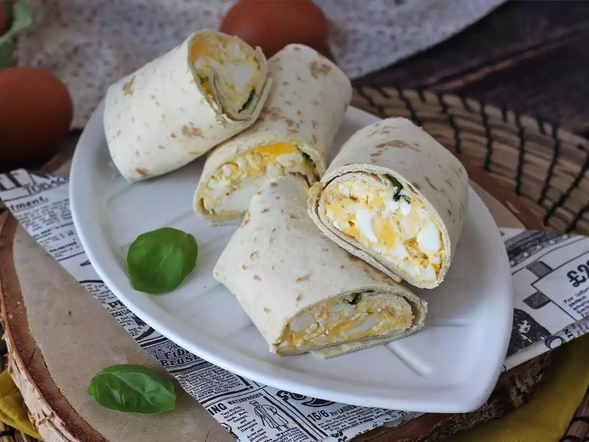 Yumuşak ve süper proteinli yumurta ve beyaz peynir dürümü