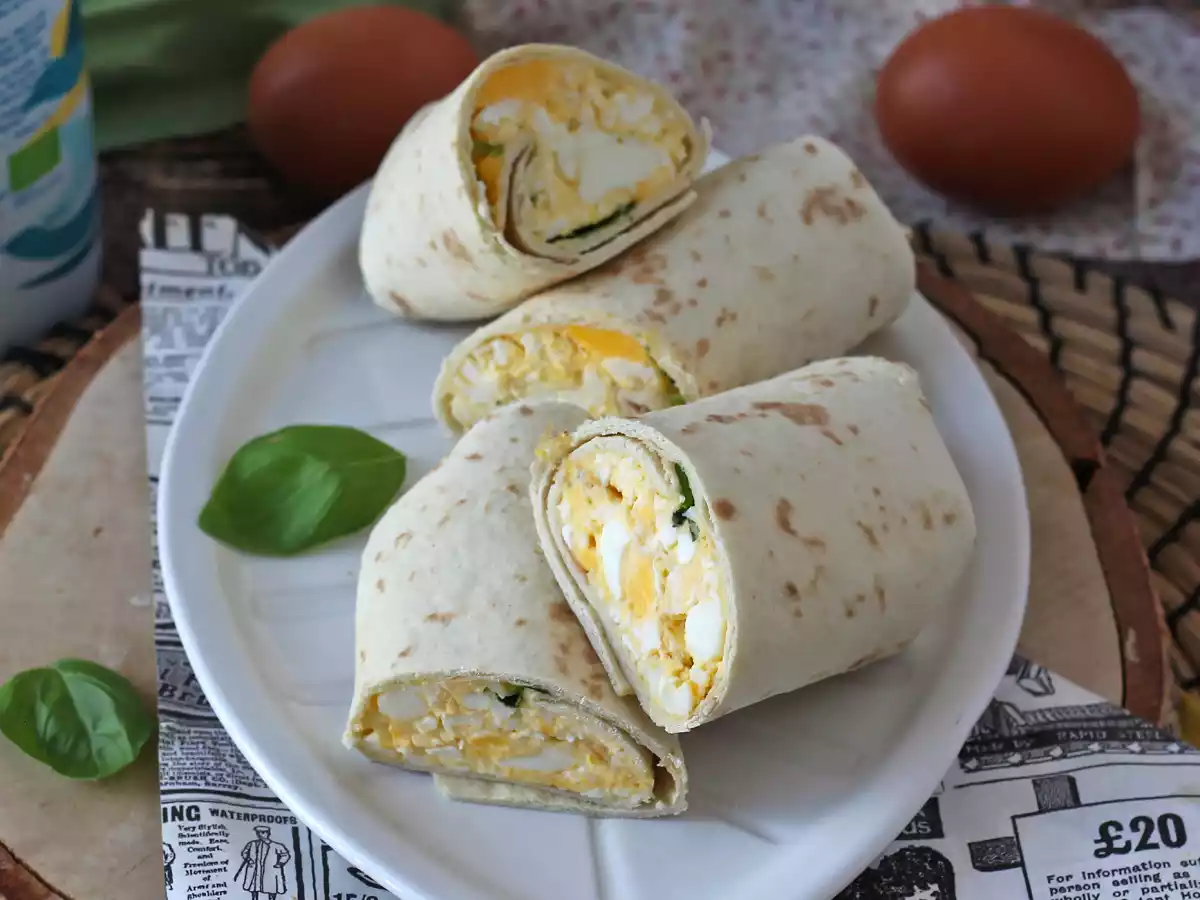 Yumuşak ve süper proteinli yumurta ve beyaz peynir dürümü - fotoğraf 3