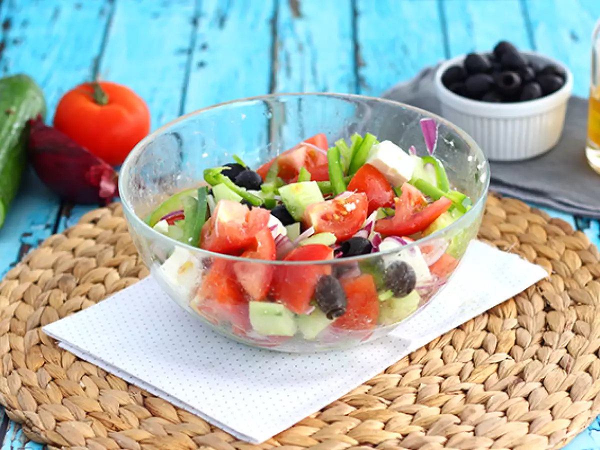 Yunan Salatası (Horiatiki)
