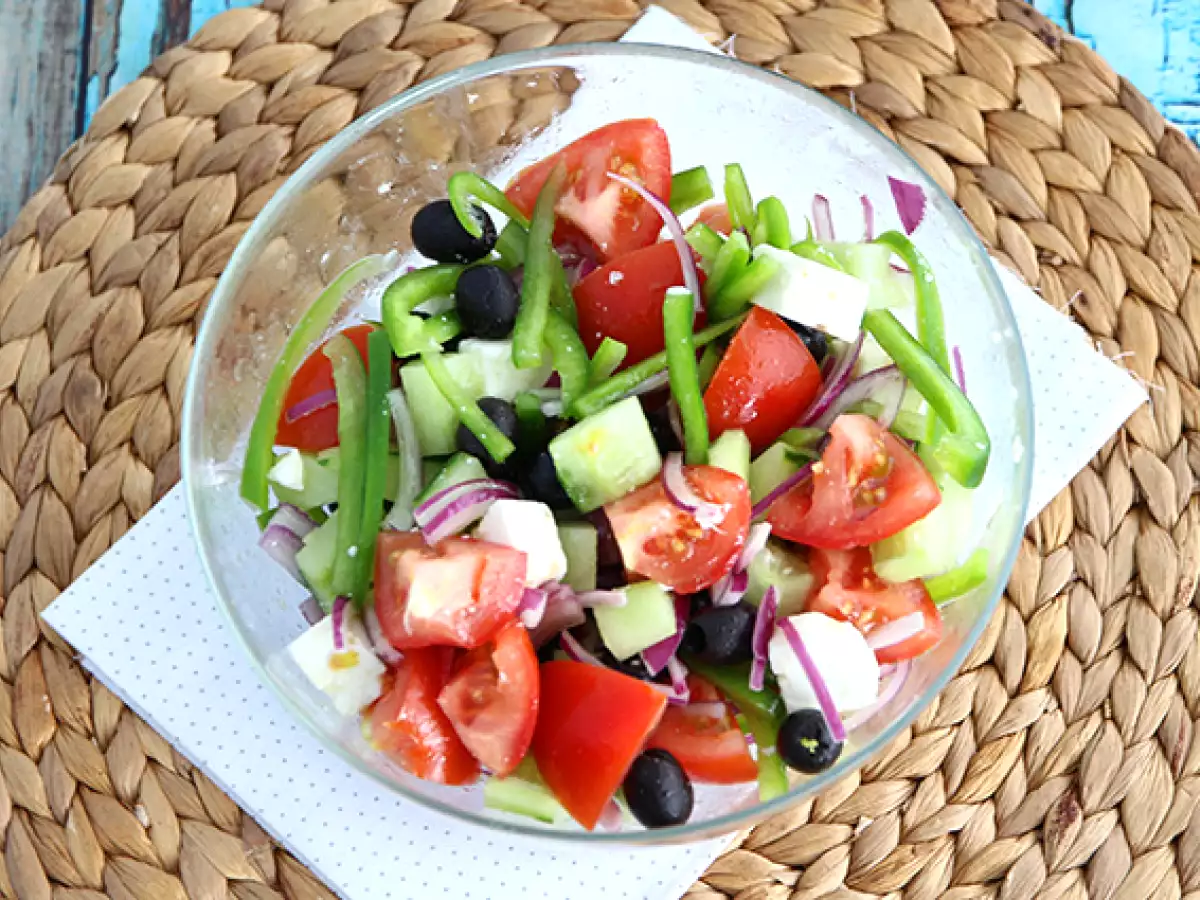 Yunan Salatası (Horiatiki) - fotoğraf 2