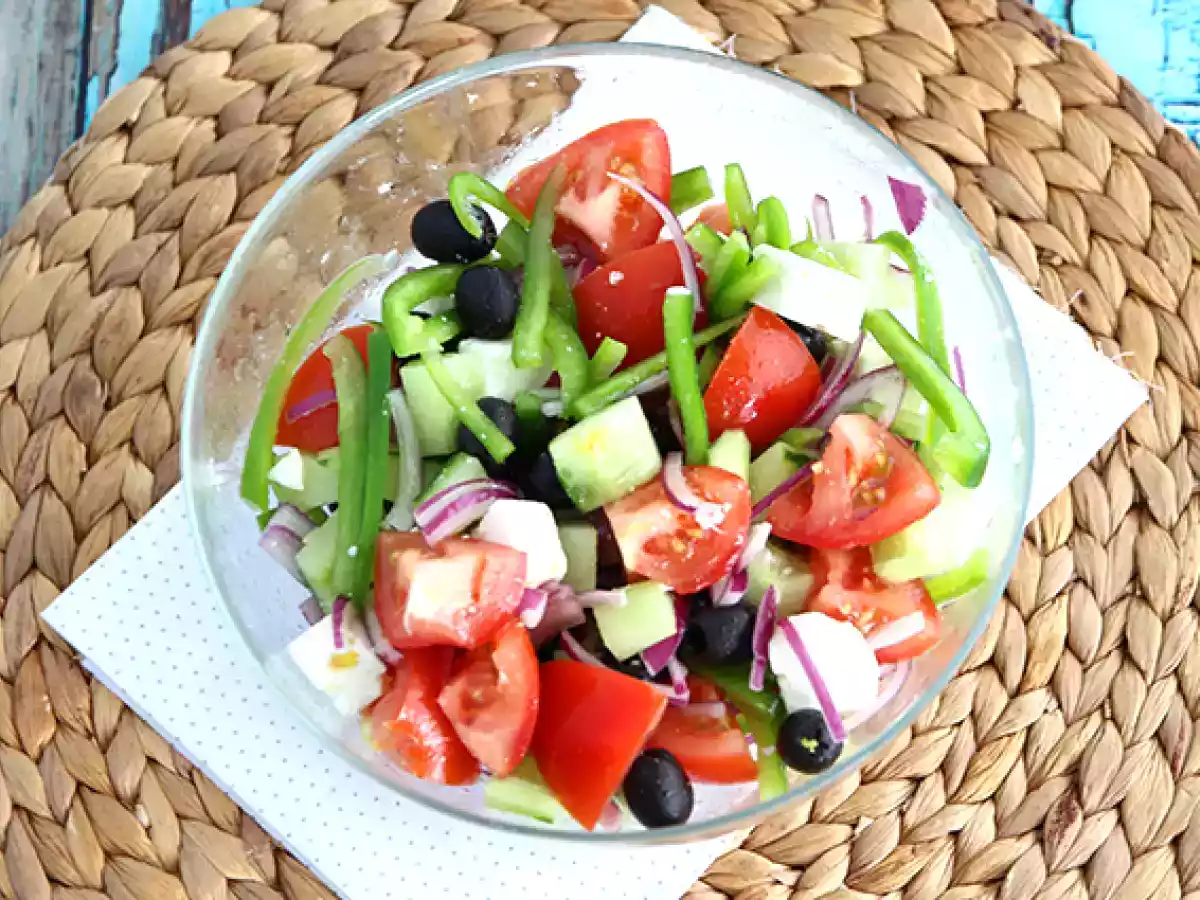 Yunan salatası veya horiatiki - fotoğraf 2