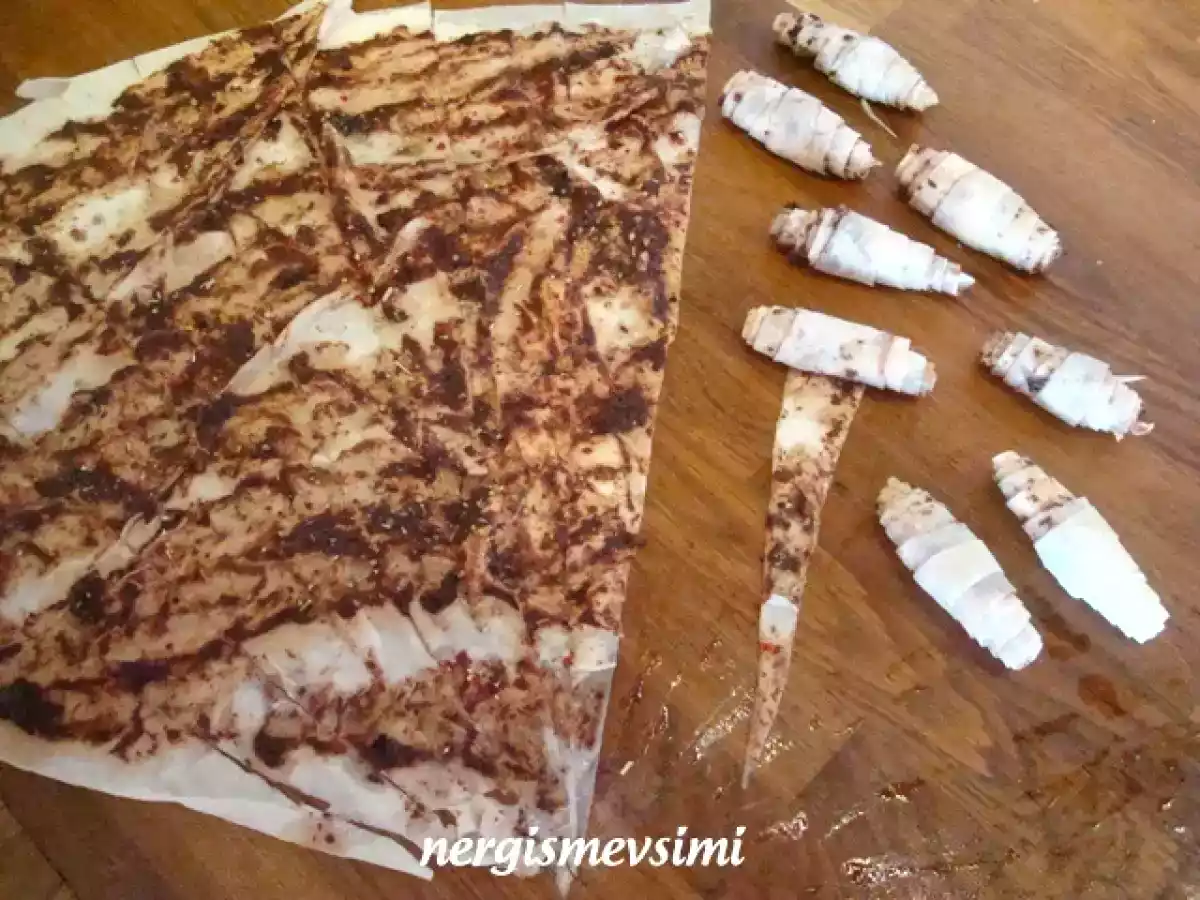 ZEYTİN EZMELİ MİNİ BÖREKLER - fotoğraf 2