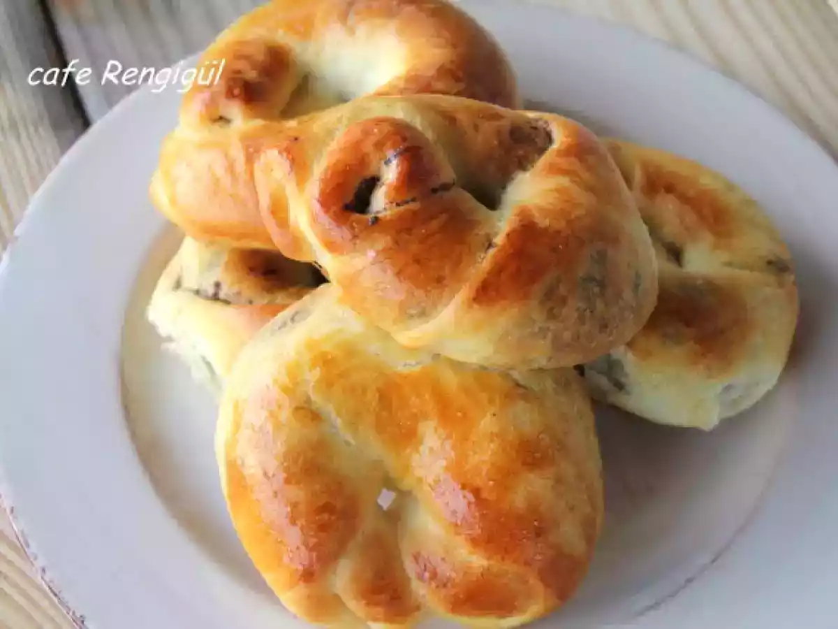ZEYTİN EZMELİ POĞAÇA