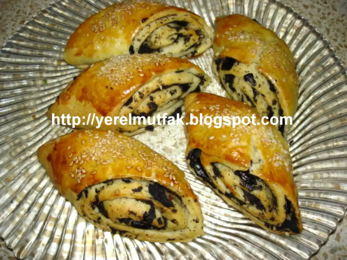 ZEYTİNLİ RULO POĞAÇA