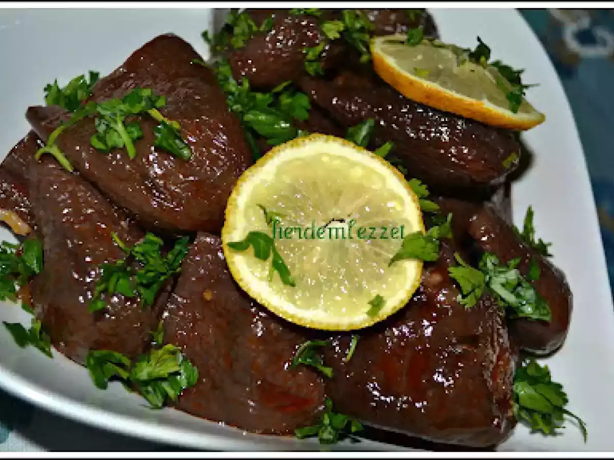 ZEYTİNYAĞLI KURU PATLICAN DOLMASI