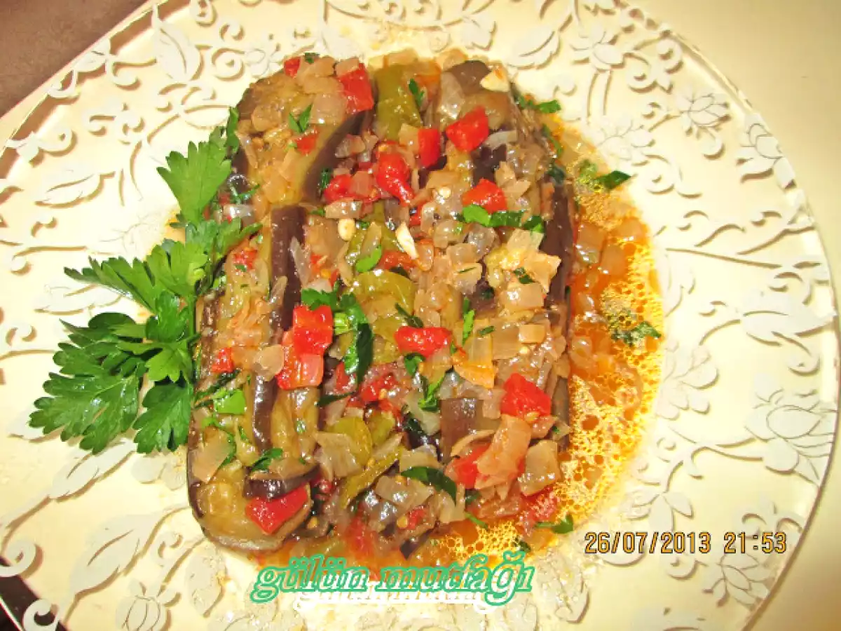 ZEYTİNYAĞLI PATLICAN YEMEĞİ