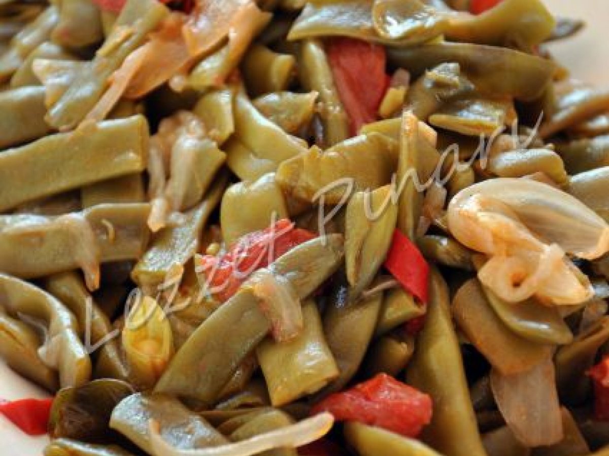 ZEYTİNYAĞLI TAZE FASULYE (Düdüklüde)