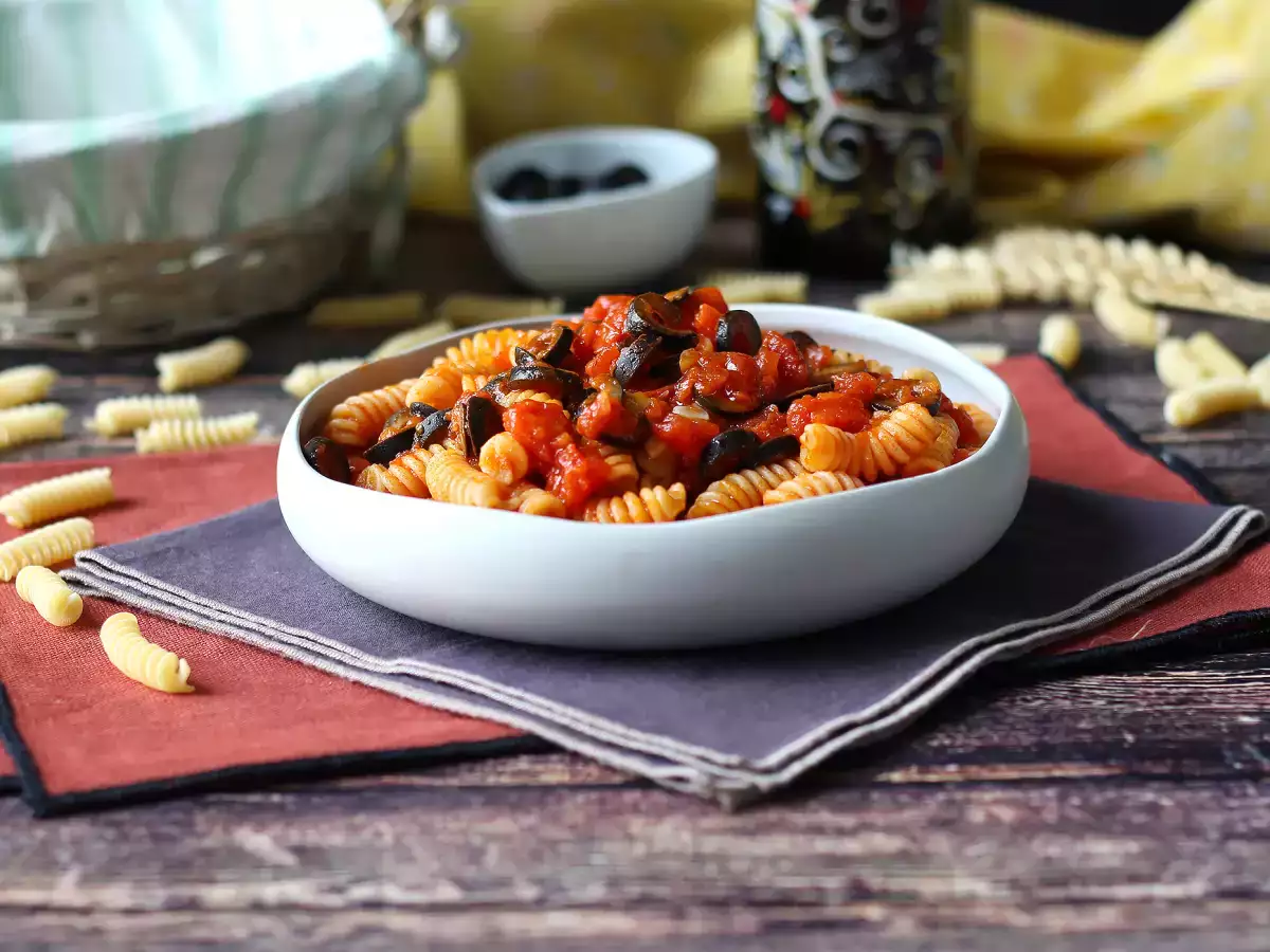 Zeytin soslu makarna tarifi: Ekonomik, lezzetli ve yapımı kolay! - fotoğraf 2