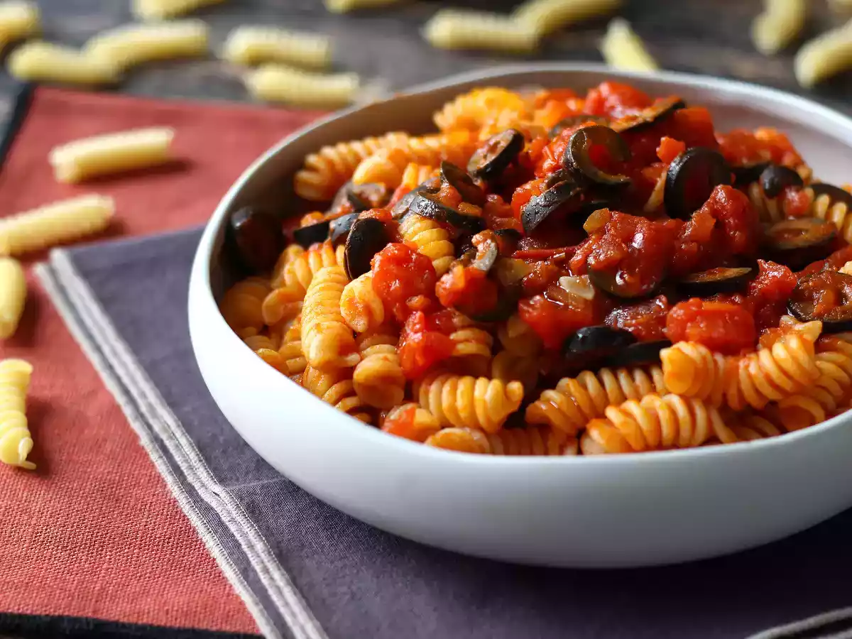 Zeytin soslu makarna: ucuz, lezzetli ve hazırlaması kolay!