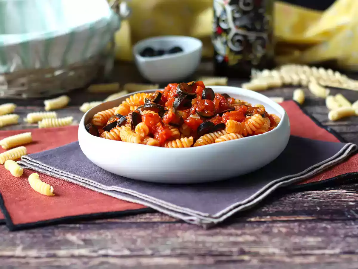 Zeytin soslu makarna: ucuz, lezzetli ve hazırlaması kolay! - fotoğraf 2